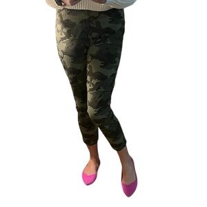 💚🖤 OLD NAVY Camo Pixie High rise size 12💚🖤